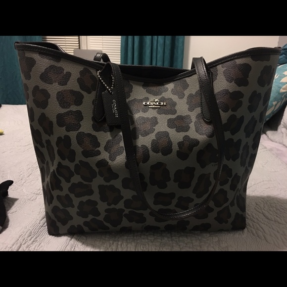 Coach Handbags - AUTHENTIC COACH CITY TOAT!!!