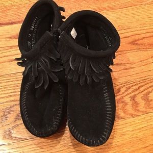 Minnetonka black short size 12 suede short boot