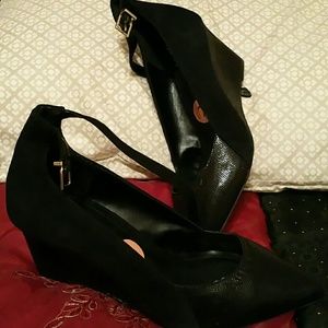 SALE!!BCBG BLACK WEDGE HIGH HEELS