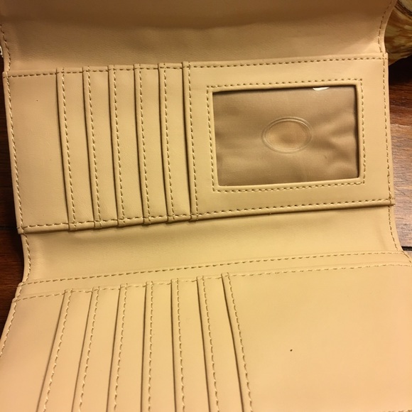 Guess Wallet - Picture 2 of 4
