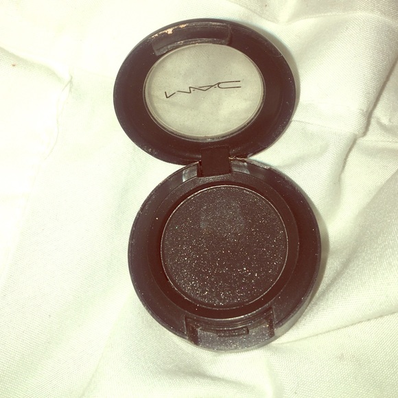 MAC Cosmetics Eyeshadow - shade Black Tied