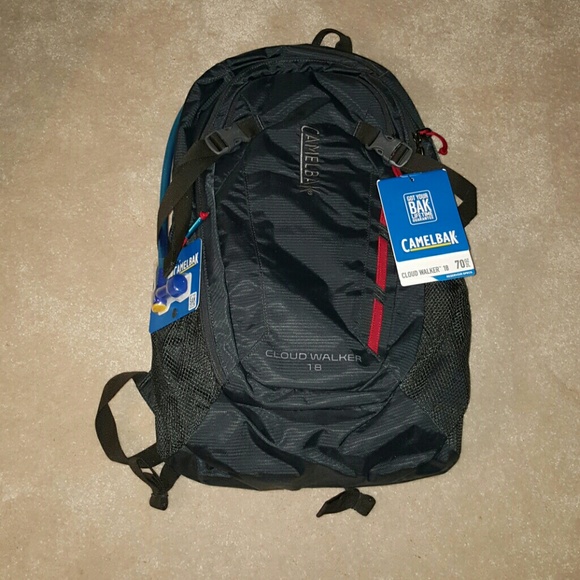 BNWT CAMELBAK CLOUD WALKER 18 BACKPACK