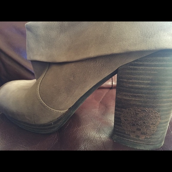 Boots - Picture 3 of 4