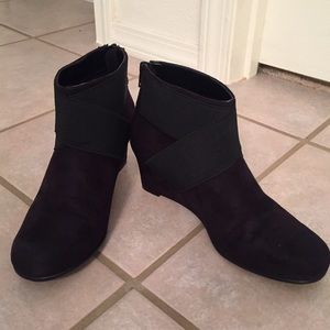 Gorgeous Aerosoles ankle boots!