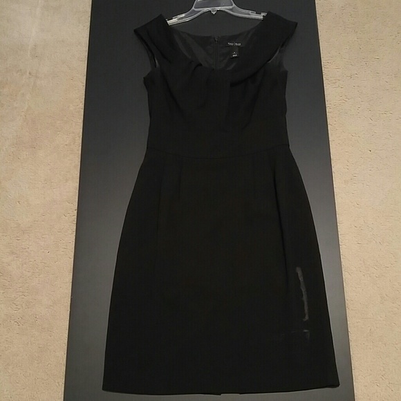 Adorable cap sleeve black dress.