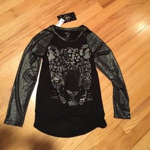 Cool top, a little bit of sheen and bling!