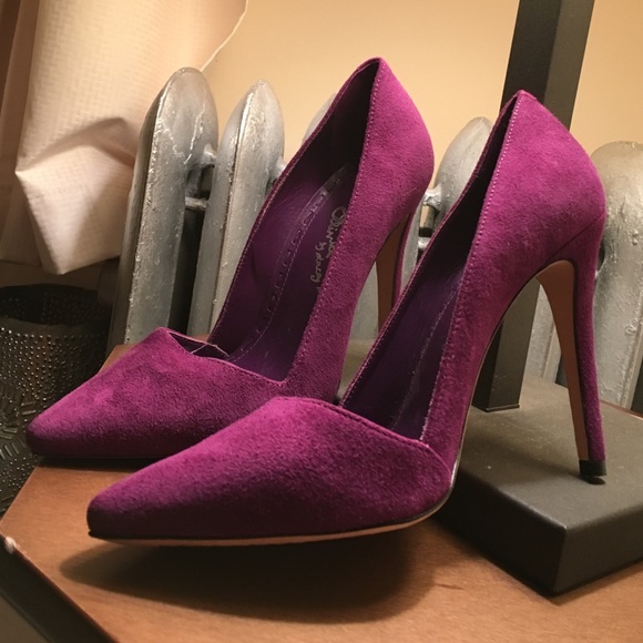 NEW Alice and Olivia purple suede heels