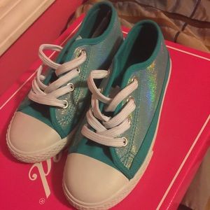 Kids shoes size 13