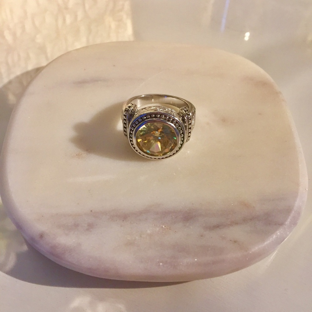 ✨beautiful vintage ring✨