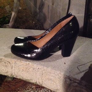 retro style classic pumps by Sofft