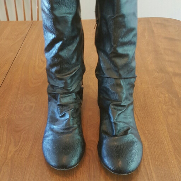 Mossimo black boots