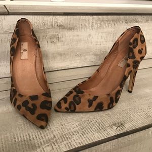 Cute animal print heels!