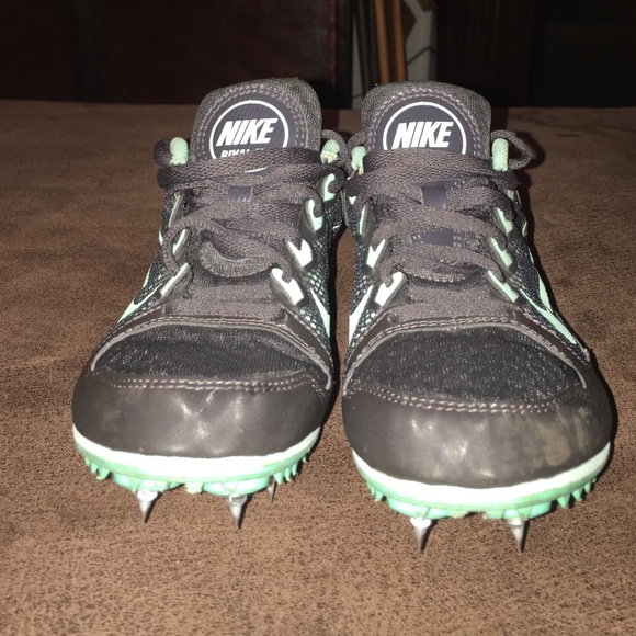 Track shoes