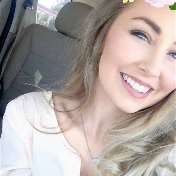 Meet your Posher, Erika - Picture 1 of 1