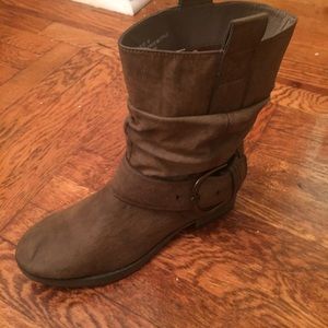 Brown Madden Girl boots. NEVER WORN!