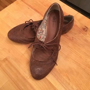 Shi Brand Oxfords in 7.5 & in great condition! $30