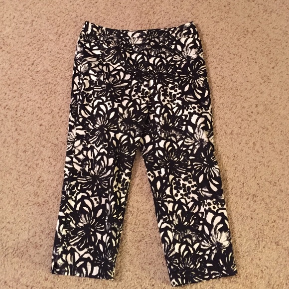 Emma James Black and White Stretchy Capris.