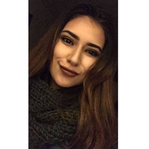 Meet your Posher, Carla