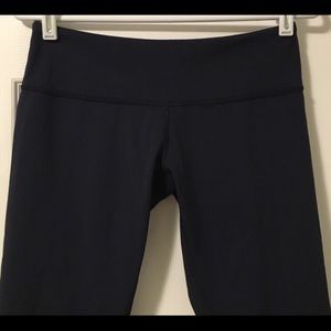 Lululemon size 8 navy wunder under crops