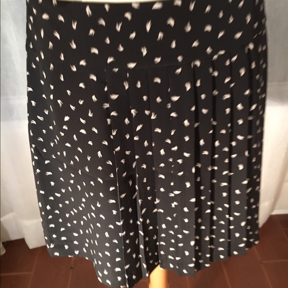 Loft Skirt - Picture 1 of 2