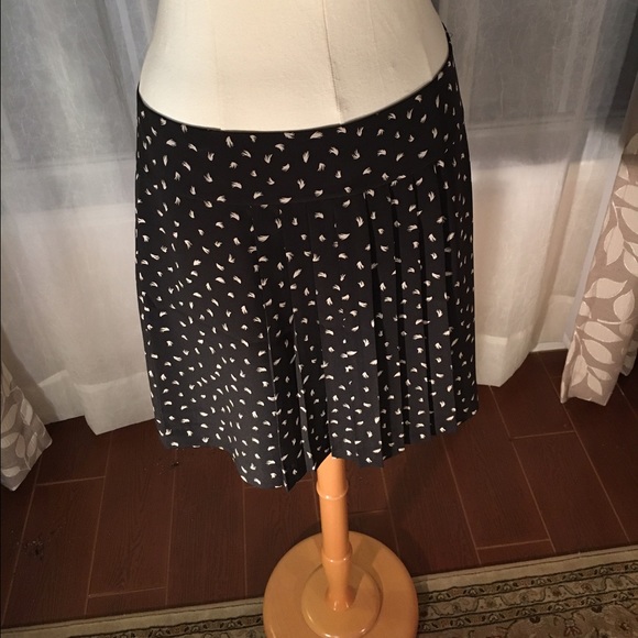 Loft Skirt - Picture 2 of 2