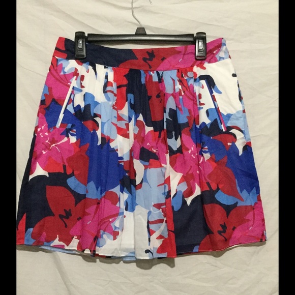 Cute colorful skirt size 8 - Picture 2 of 3