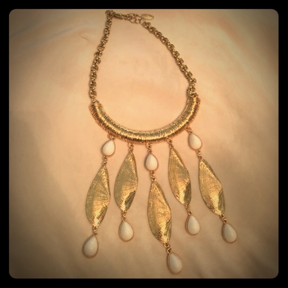 Gorgeous Lilly Pulitzer Sea Shell Necklace