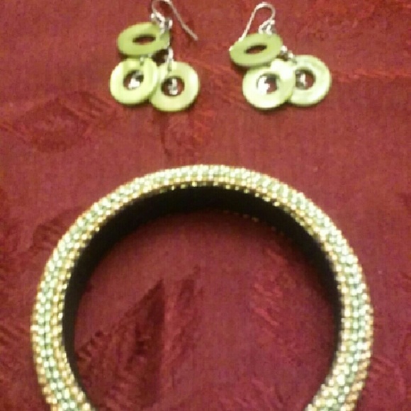 Necklace and earring set