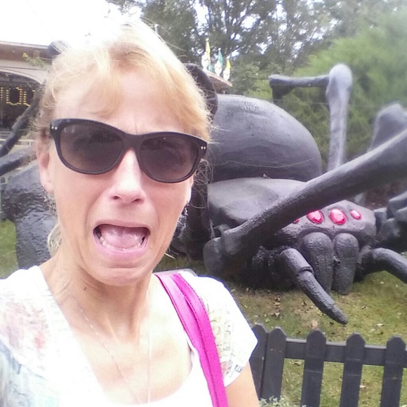 Meet your Posher, Gayle - Picture 2 of 5