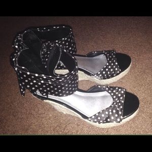 Fergalicious Polka Dot women's Wedge Sandals 6.5
