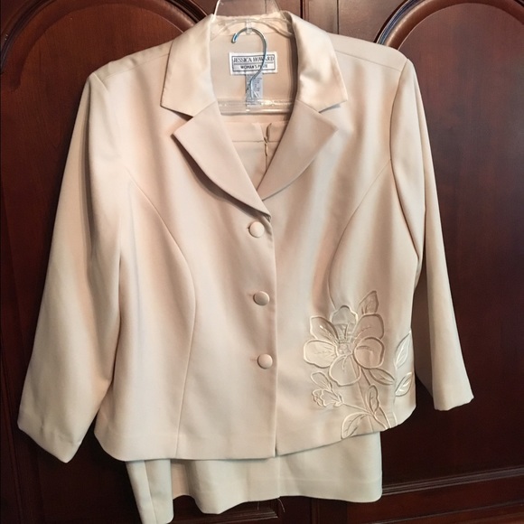Beige Skirt Suit 20W Petite