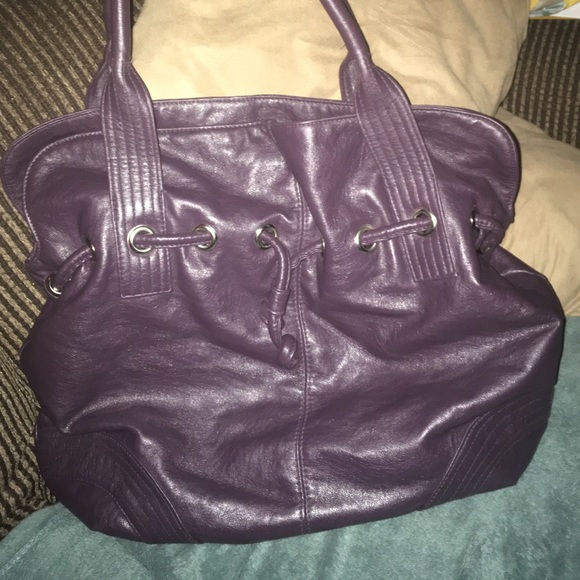 Purple medium-sized shoulder bag
