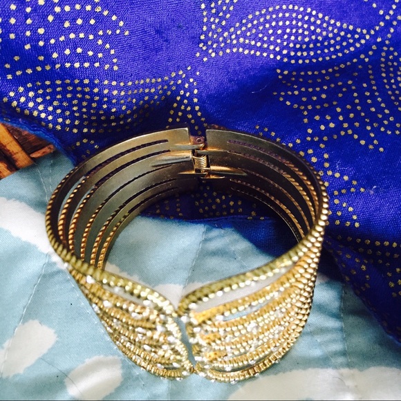 Gold statement bracelet - Picture 2 of 2