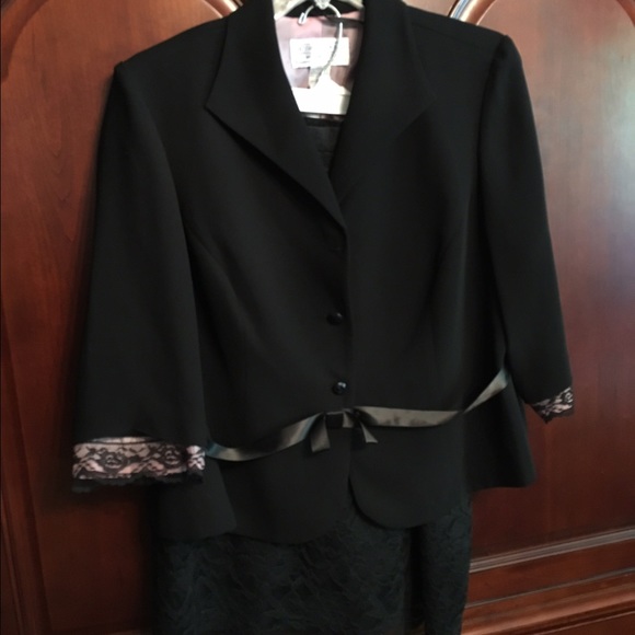 Jessica Howard Skirt Suit with lace skirt