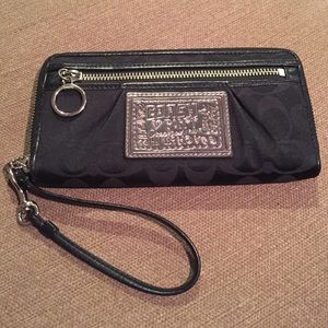 Coach wristlet wallet