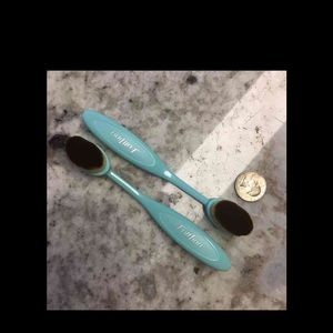 Oval make up brushes 2