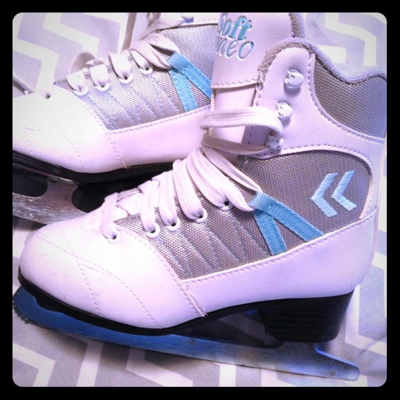 Used "Soft Cameo" KIDS Ice Skates