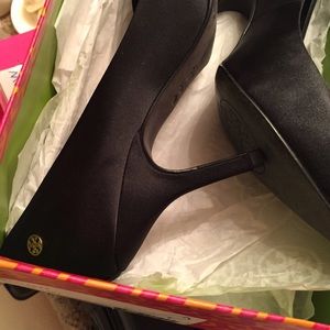 Christin Mid heel Pump- Fabric Satin Size 7 Black