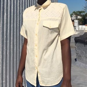 Yellow vintage blouse with basket weave detail!🍋