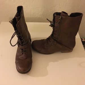 Combat boots