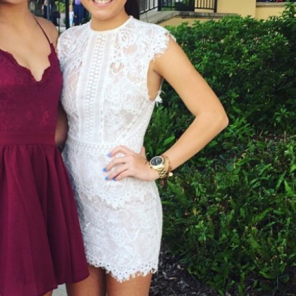 Lace dress - Picture 4 of 4