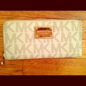 Micheal Kors Wallet