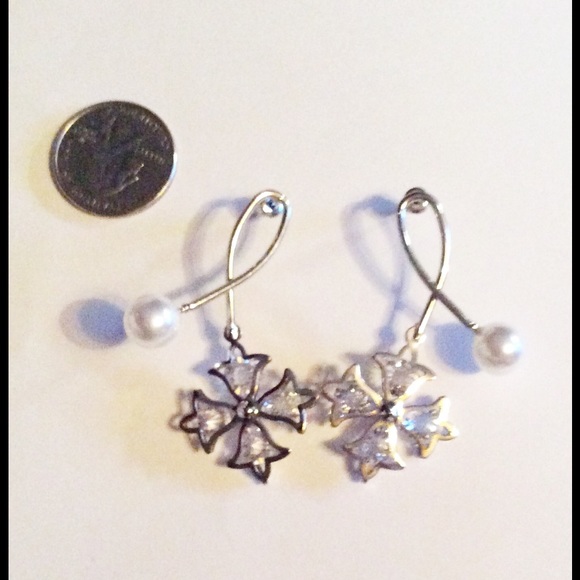 Bell Shape Stone & Pearl Earrings Silver-tone NWT - Picture 2 of 2