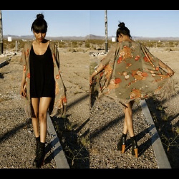 Fall Fringe Kimono with Belt - Picture 2 of 4