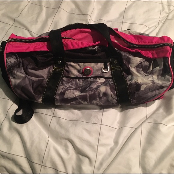 EUC Lululemon duffle bag