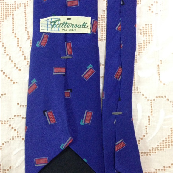 Silk tie. - Picture 2 of 2