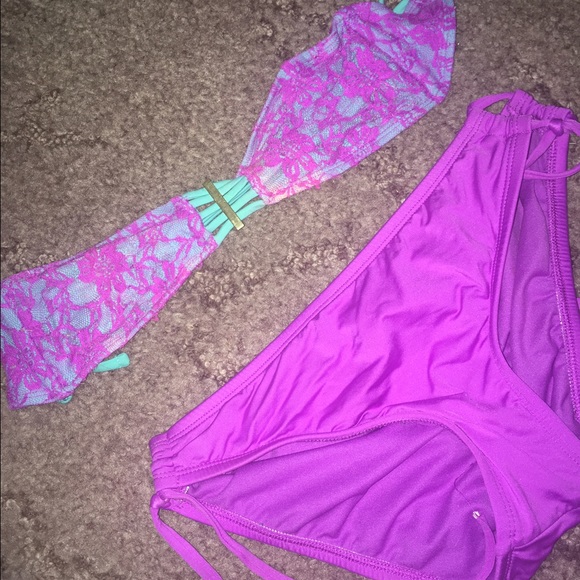 Strapless bikini top with matching bottoms - Picture 1 of 1