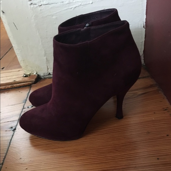 New Via Spiga Plum Suede Booties