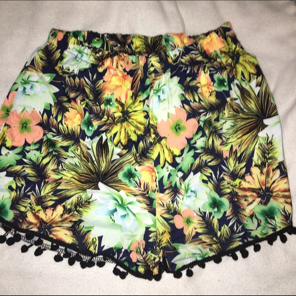 Cute high waisted tropical shorts