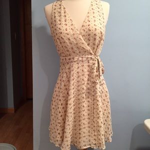 FOREVER 21 VINTAGE SURPLICE/PLUNGE FLORAL DRESS